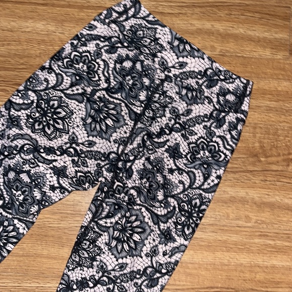 💪🏻🖤🍑• 🕶️☠️ GEARBUNCH x Kick’n Aye-Ooo 👅Vibes - Picture 8 of 10